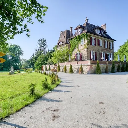 Le Petit Château De Au Bois Du Mée Bed and breakfast Barbizon