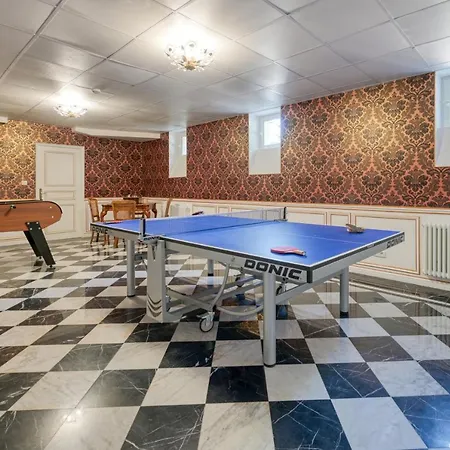 Le Petit Château De Au Bois Du Mée 4*
