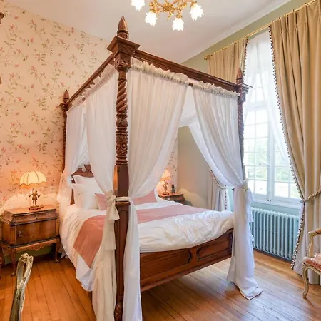 Bed and breakfast Le Petit Château De Au Bois Du Mée