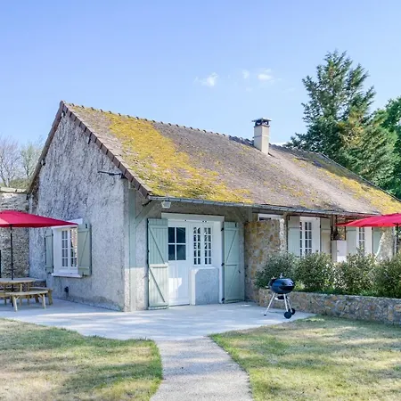 Le Petit Château De Au Bois Du Mée 4*