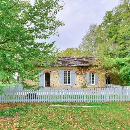 Le Petit Château De Au Bois Du Mée Bed and breakfast