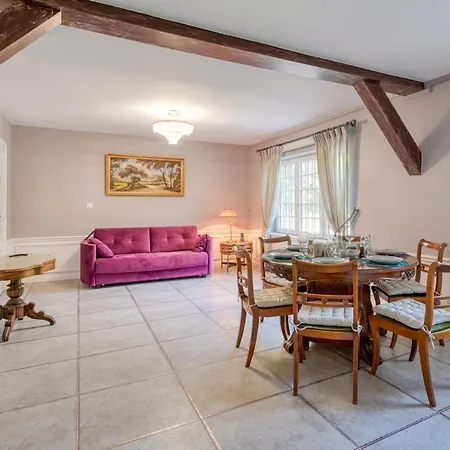 Le Petit Château De Au Bois Du Mée