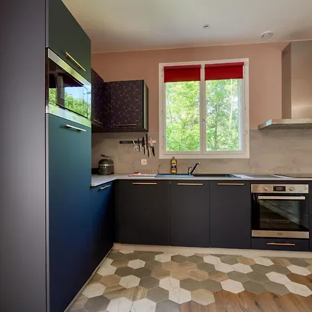 Bed and breakfast Le Petit Château De Au Bois Du Mée 4*