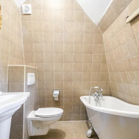 Le Petit Château De Au Bois Du Mée