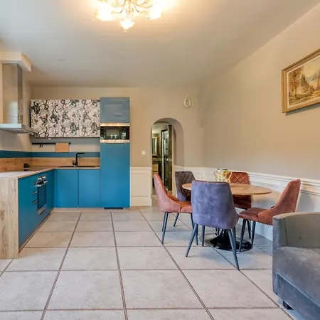 Bed & Breakfast Le Petit Château De Au Bois Du Mée 4*