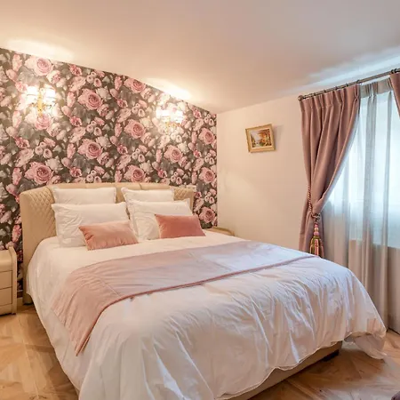 Bed and breakfast Le Petit Château De Au Bois Du Mée