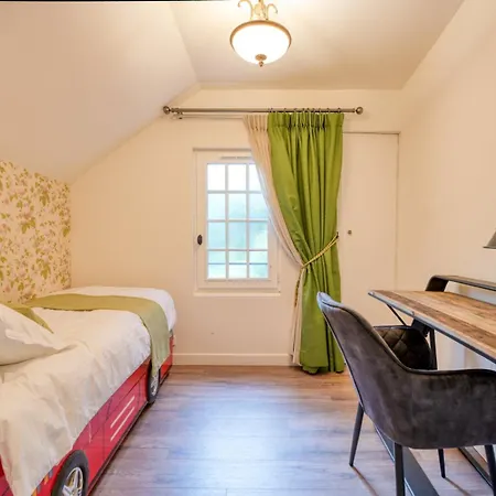 Le Petit Chateau De Au Bois Du Mee 4*