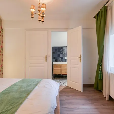 Le Petit Château De Au Bois Du Mée Bed and breakfast Barbizon