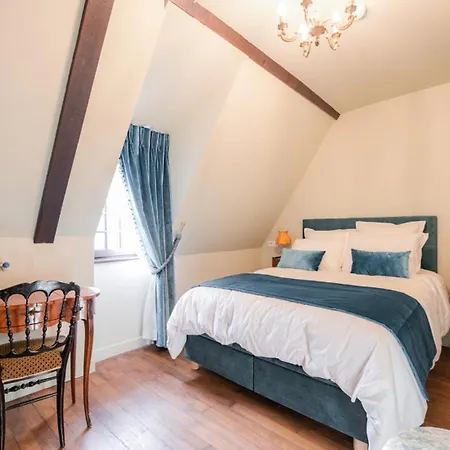 Le Petit Chateau De Au Bois Du Mee Nocleg ze śniadaniem 4*