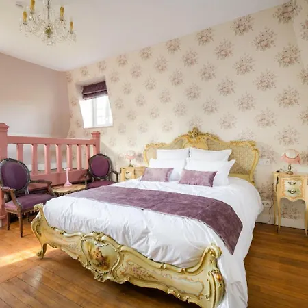 Bed and breakfast Le Petit Château De Au Bois Du Mée