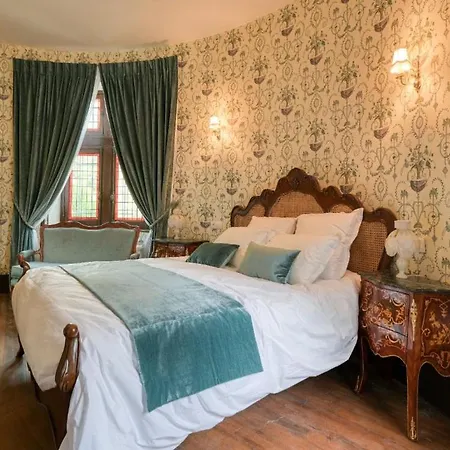 Le Petit Château De Au Bois Du Mée
