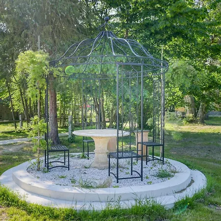 Le Petit Chateau De Au Bois Du Mee