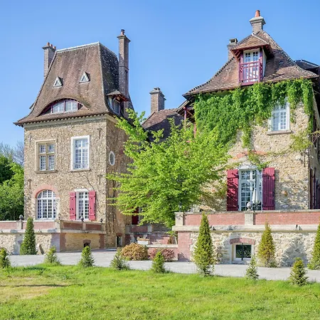 Le Petit Château De Au Bois Du Mée Bed and breakfast 4*