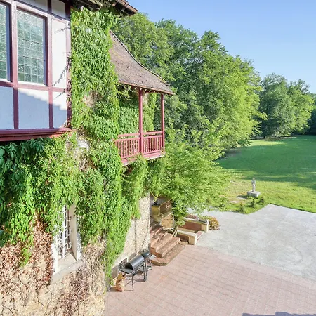 Le Petit Château De Au Bois Du Mée